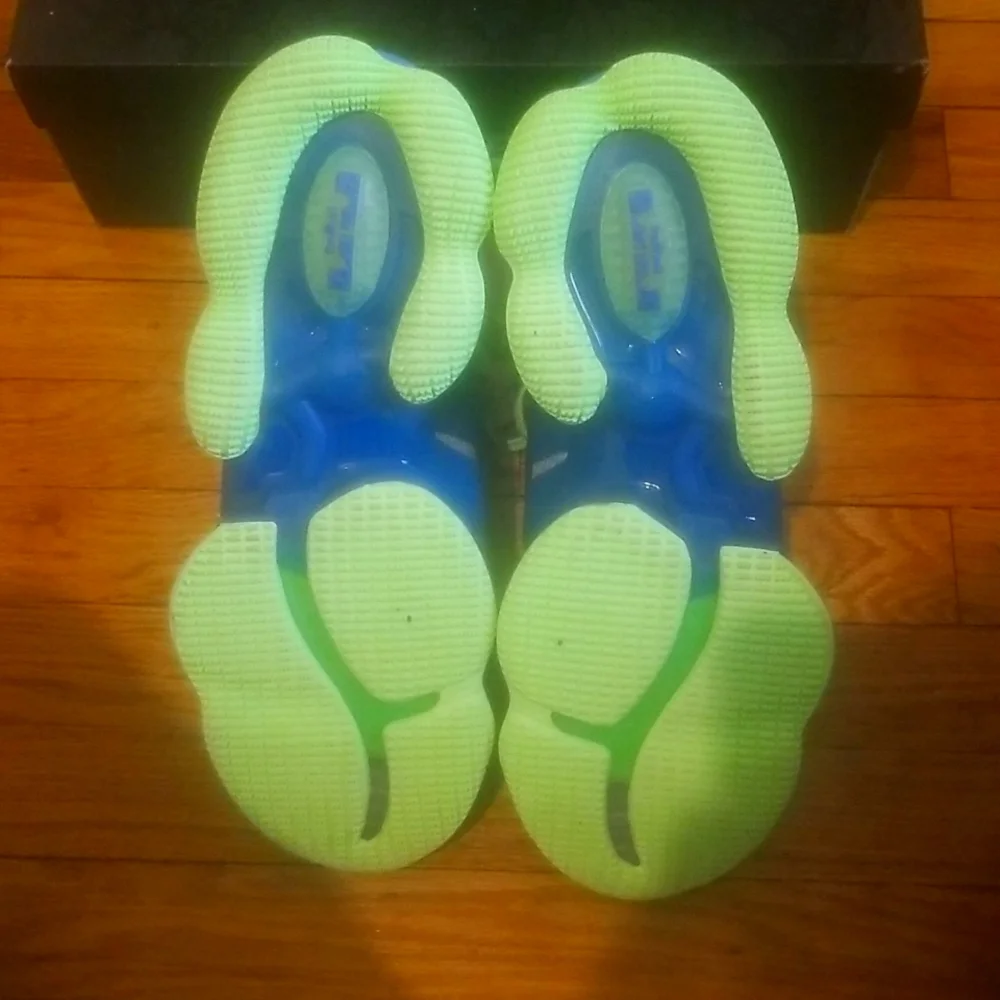 Lebron XIX - Picture 7 of 12